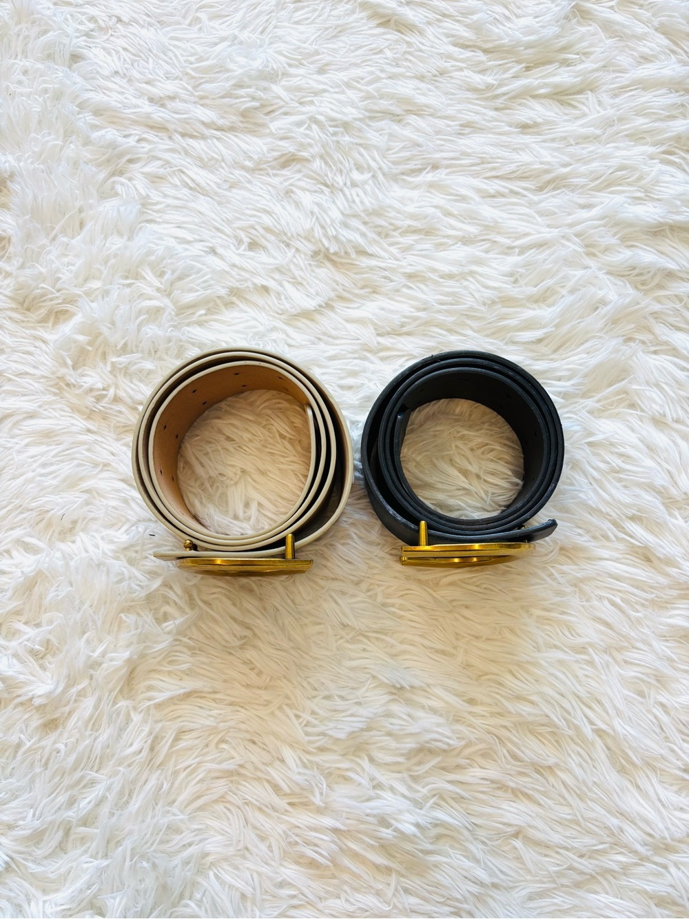 🤍NWOT! Set of 2 women belts with Gold Buckle - Black or Cream.